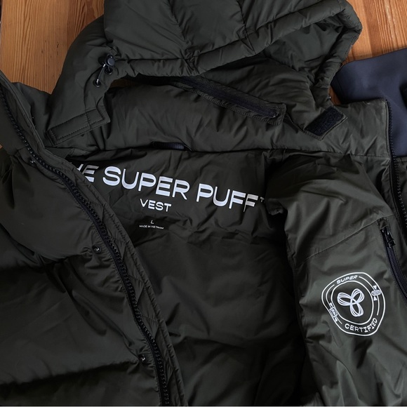 Aritzia Super Puff Vest Dark Olive - Picture 4 of 5